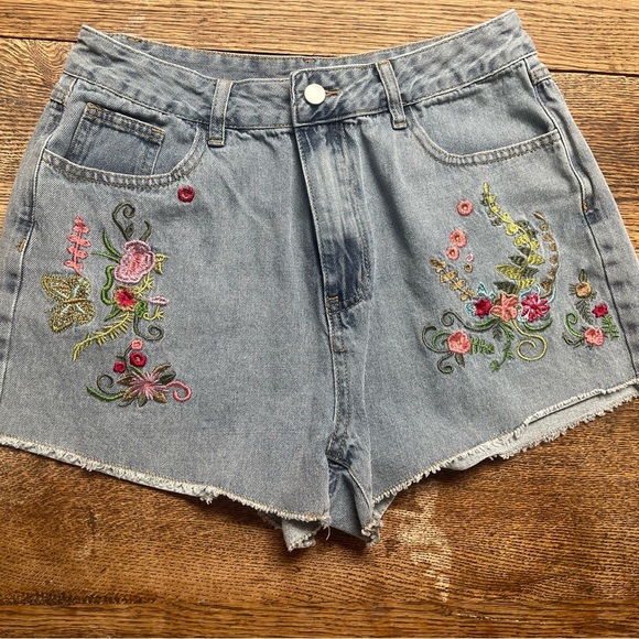 ROMWE Blue Jean Shorts with Floral Embroidery - Picture 1 of 6